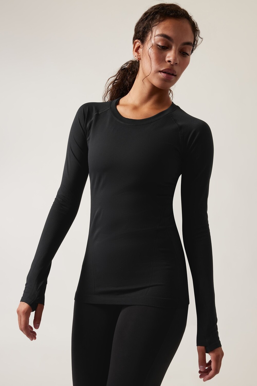 Бесшовный топ Momentum с длинными рукавами Athleta, черный
Бесшовный топ Momentum с длинными рукавами Athleta, черный