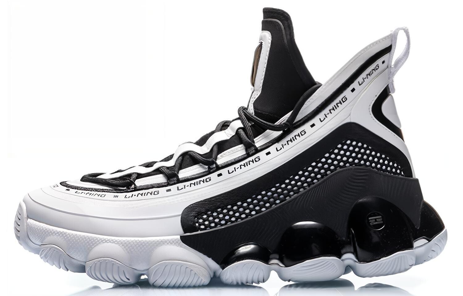 Кроссовки винтажные LINING, белый/черный
Кроссовки винтажные LINING, белый/черный
