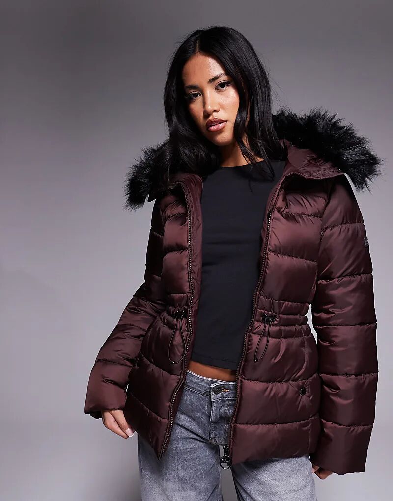 Пуховик Barbour International Cher с поясом и искусственным мехом бордового цвета
Пуховик Barbour International Cher с поясом и искусственным мехом бордового цвета