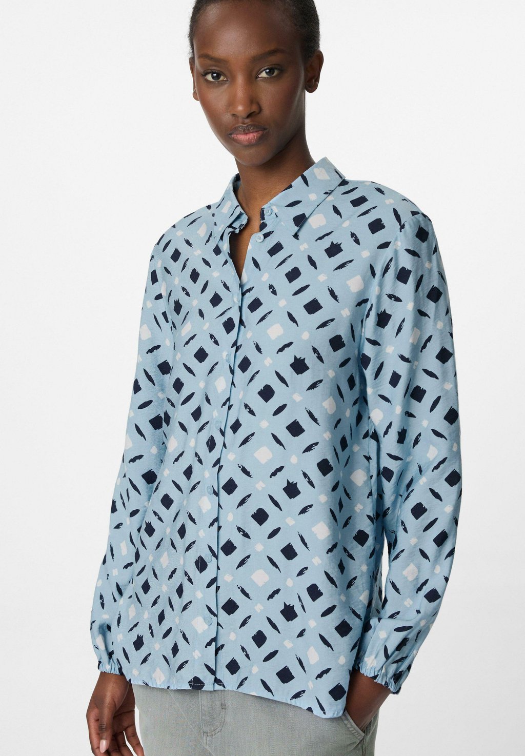 Блузка на пуговицах STRUKTURIERTE MIT ALL-OVER comma casual identity, светло-голубой
Блузка на пуговицах STRUKTURIERTE MIT ALL-OVER comma casual identity, светло-голубой