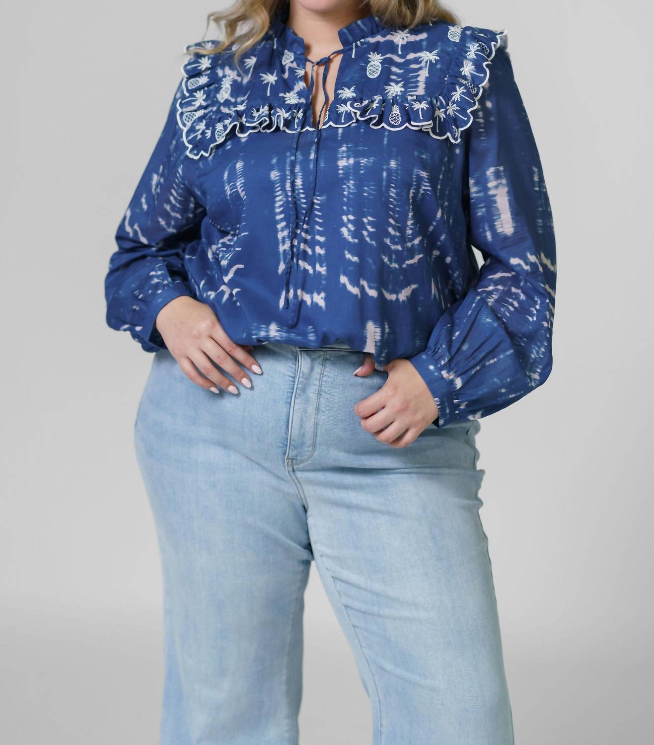 Джинсовая блузка Daisy - большие размеры, голубая EMILY LOVELOCK
Джинсовая блузка Daisy - большие размеры, голубая EMILY LOVELOCK