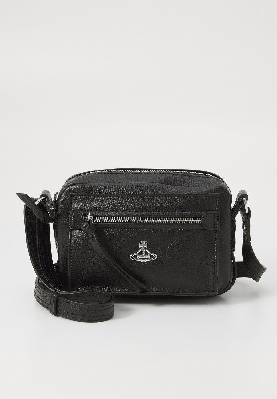 Сумка кросс-боди Vivienne Westwood HANNAH CROSSBODY UNISEX, Black
Сумка кросс-боди Vivienne Westwood HANNAH CROSSBODY UNISEX, Black