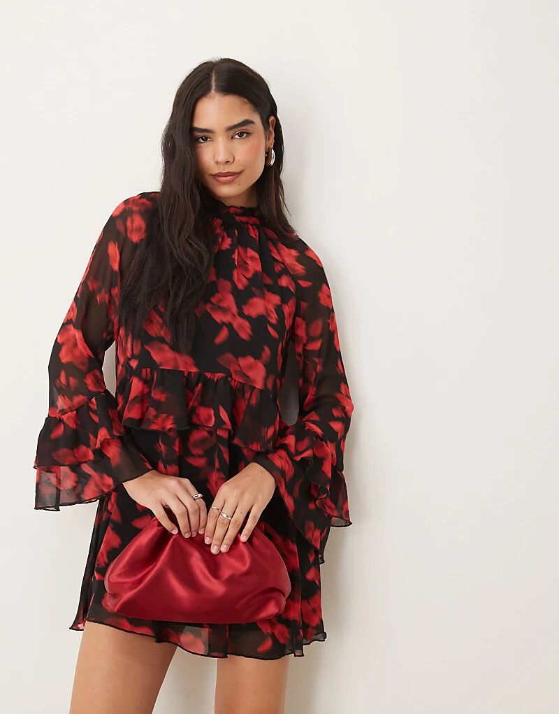 Шифоновое мини-платье с принтом роз New Look
Шифоновое мини-платье с принтом роз New Look