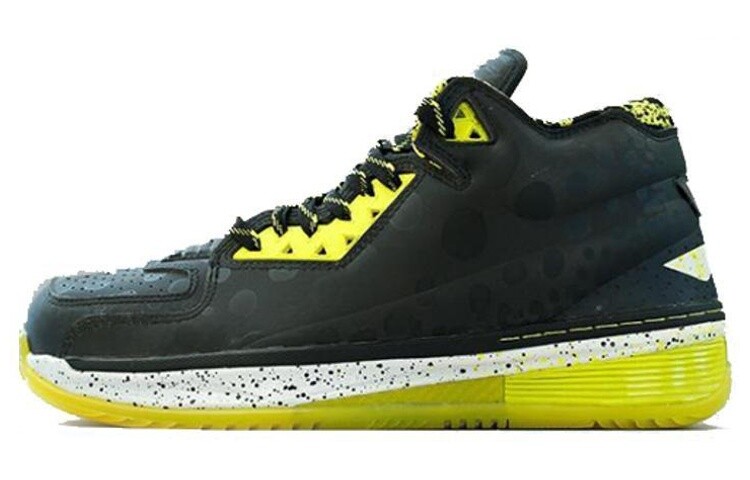 Баскетбольные кроссовки WOW 2 мужские, среднего размера 
Баскетбольные кроссовки WOW 2 мужские, среднего размера