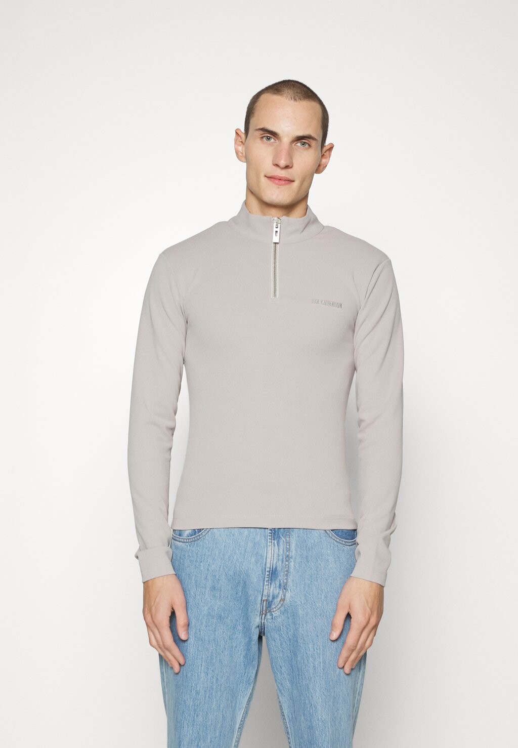 Футболка с длинным рукавом Logo Half Zip Sharp Long Sleeve Han Kjøbenhavn, цвет grey
Футболка с длинным рукавом Logo Half Zip Sharp Long Sleeve Han Kjøbenhavn, цвет grey