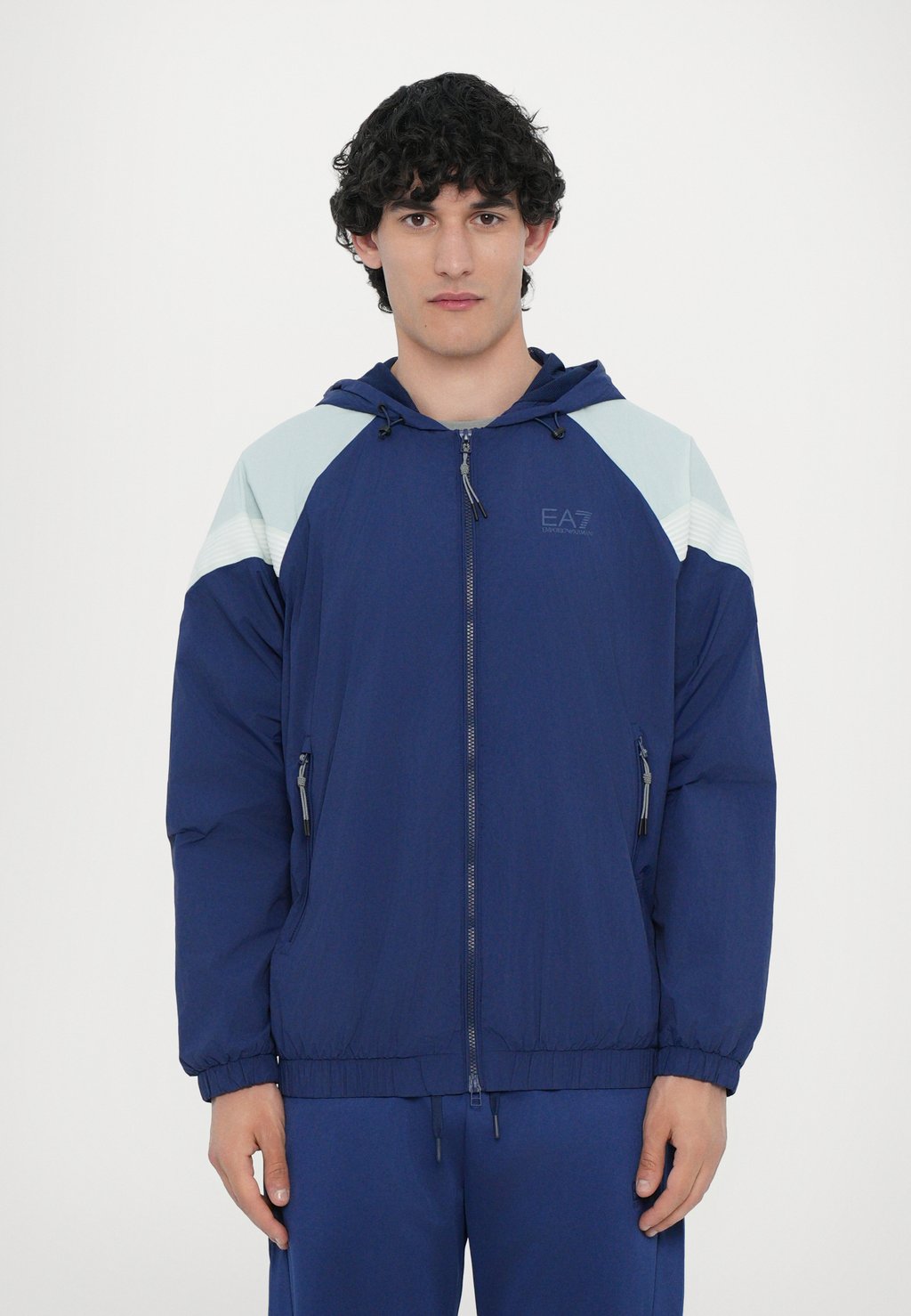 Легкая куртка EA7 Emporio Armani, темно-синий
Легкая куртка EA7 Emporio Armani, темно-синий