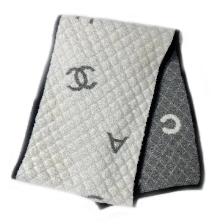 Шарф вязаный женский CHANEL 
Шарф вязаный женский CHANEL