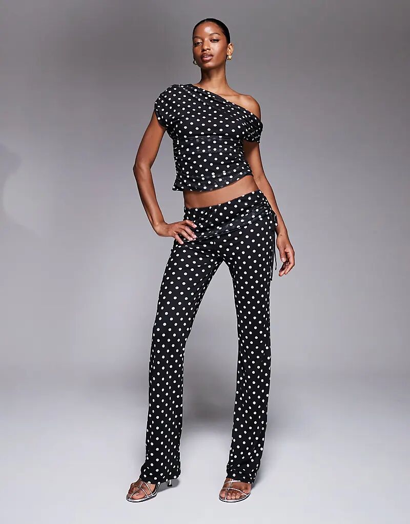 Эксклюзивные двухслойные облегающие сетчатые брюки Kaiia с отворотами и сборками в однотонный горошек
Эксклюзивные двухслойные облегающие сетчатые брюки Kaiia с отворотами и сборками в однотонный горошек