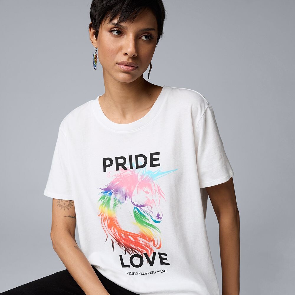 Женская футболка Simply Vera Vera Wang Pride с рисунком, цвет Pride Rainbow Unicorn
Женская футболка Simply Vera Vera Wang Pride с рисунком, цвет Pride Rainbow Unicorn