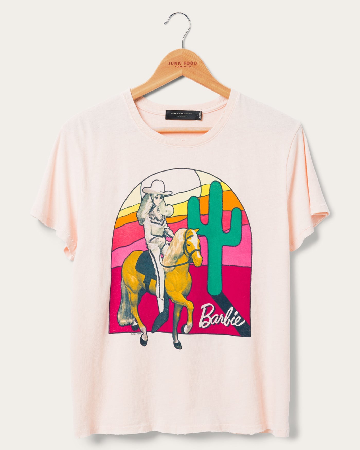 Женская футболка Sunset Barbie Western Vintage Junk Food Clothing, цвет spanish villa
Женская футболка Sunset Barbie Western Vintage Junk Food Clothing, цвет spanish villa