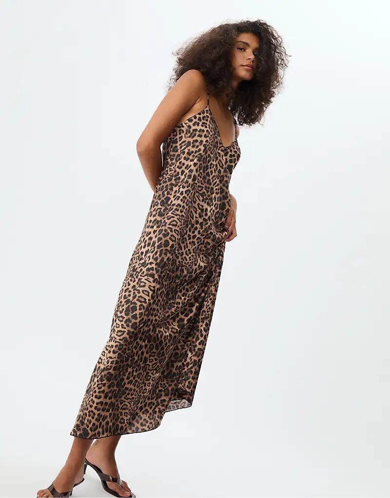 Платье Stradivarius свободного кроя из атласа макси с леопардовым принтом коричневого цвета
Платье Stradivarius свободного кроя из атласа макси с леопардовым принтом коричневого цвета