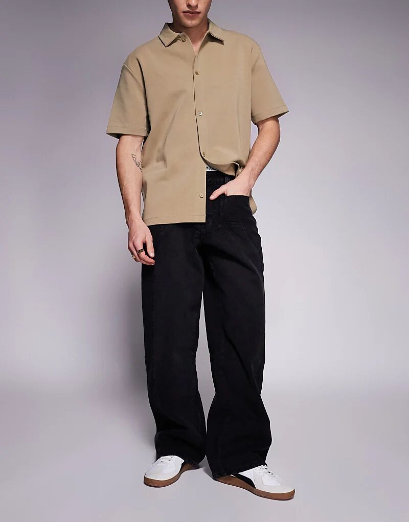 Джинсы Courtside Extreme Baggy прямого кроя черного цвета с потертостями
Джинсы Courtside Extreme Baggy прямого кроя черного цвета с потертостями