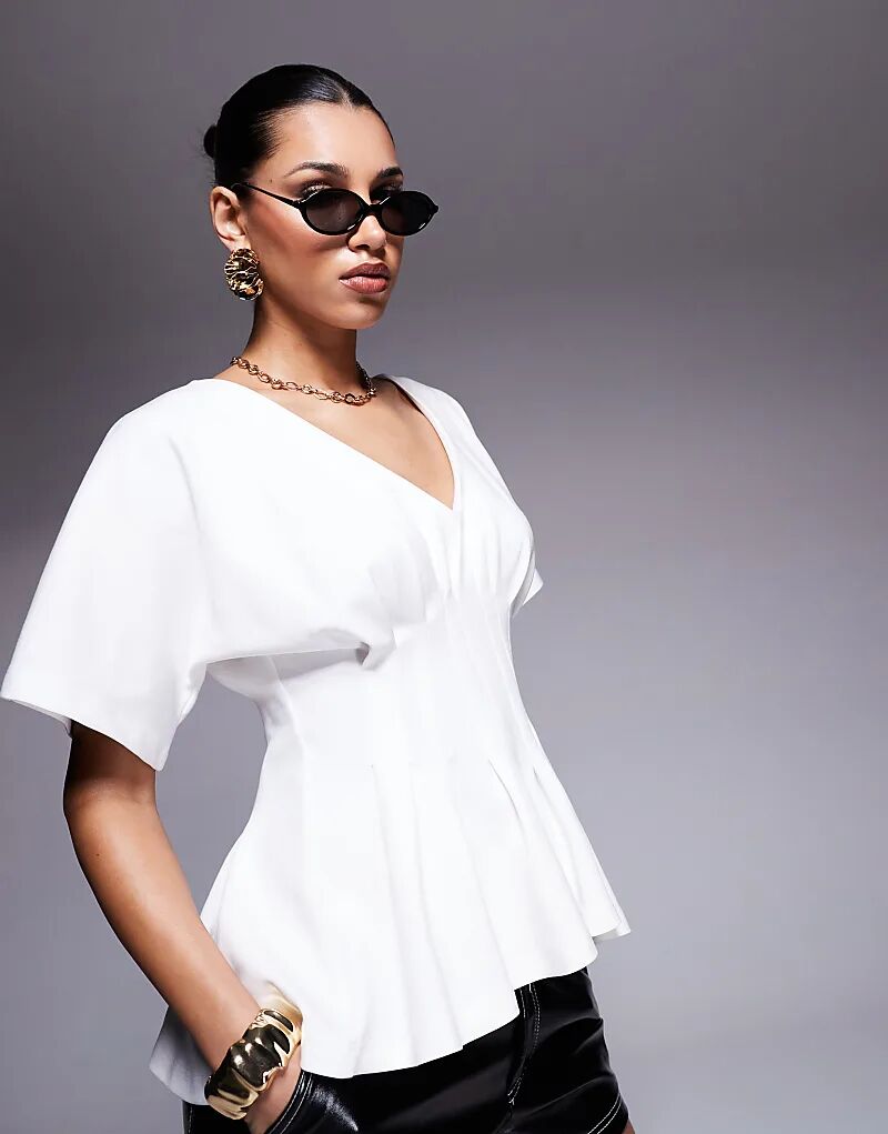 Футболка ASOS DESIGN из джерси с V-образным вырезом и складками на талии кремового цвета 
Футболка ASOS DESIGN из джерси с V-образным вырезом и складками на талии кремового цвета