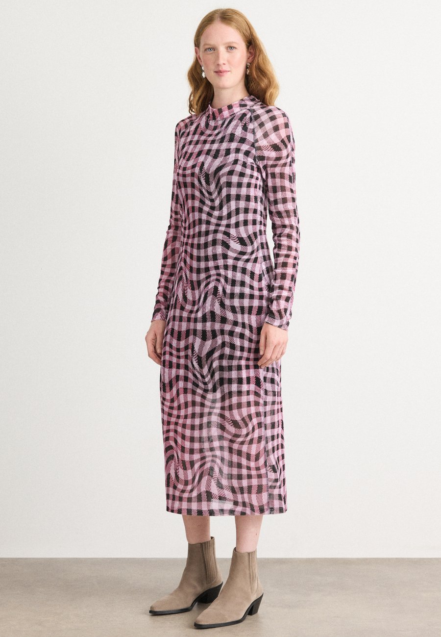 Платье Marc Cain Day dress, Soft Lilac New/Lilac
Платье Marc Cain Day dress, Soft Lilac New/Lilac