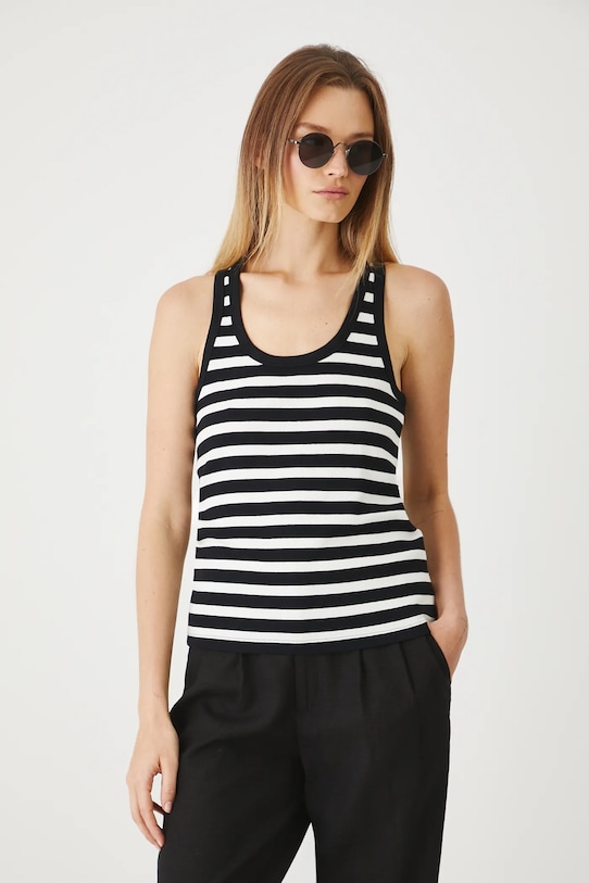 Топ Medicine, черный
Топ Medicine, черный