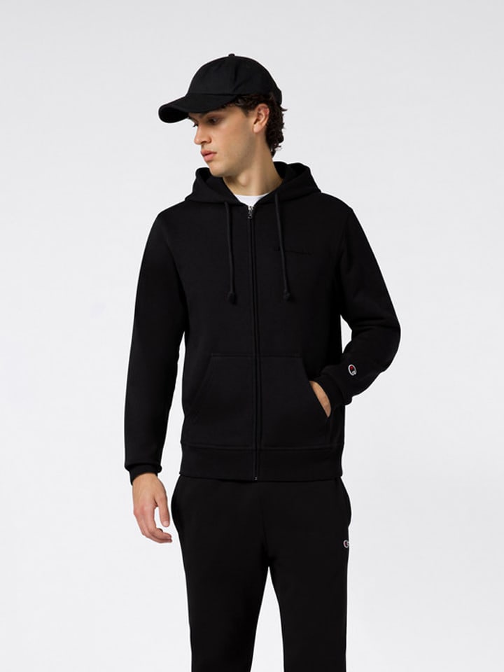 Черная толстовка Champion
Черная толстовка Champion