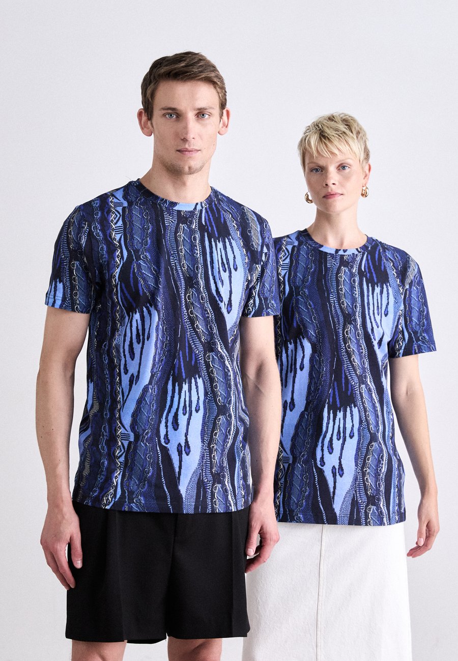 Футболка Carlo Colucci UNISEX, Navy/Dark Blue, Синий, Футболка Carlo Colucci UNISEX, Navy/Dark Blue
Футболка Carlo Colucci UNISEX, Navy/Dark Blue, Синий, Футболка Carlo Colucci UNISEX, Navy/Dark Blue