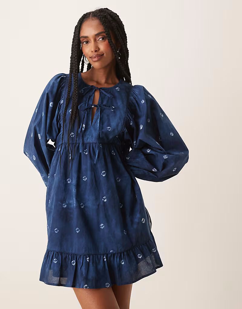 Мини-платье Nobody's Child Mae с завязками и рукавами-фонариками в синий принт
Мини-платье Nobody's Child Mae с завязками и рукавами-фонариками в синий принт