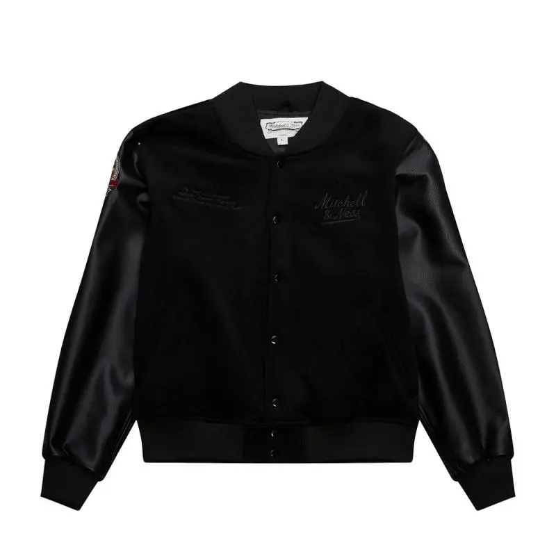 Mitchell Ness Мужская куртка Mitchell & Ness, черная
Mitchell Ness Мужская куртка Mitchell & Ness, черная