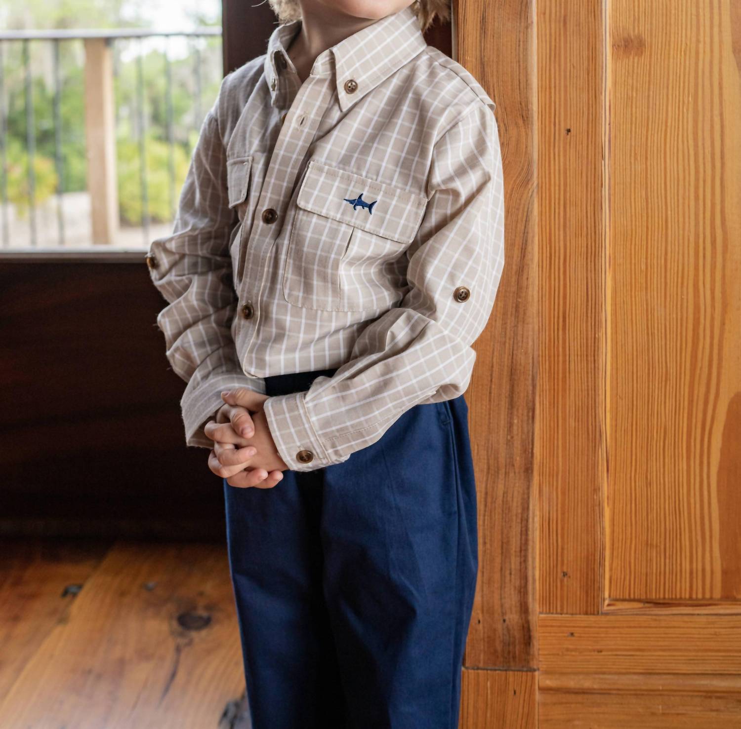 Рубашка для рыбалки Flagler цвета хаки и белого цвета Saltwater Boys Co.
Рубашка для рыбалки Flagler цвета хаки и белого цвета Saltwater Boys Co.