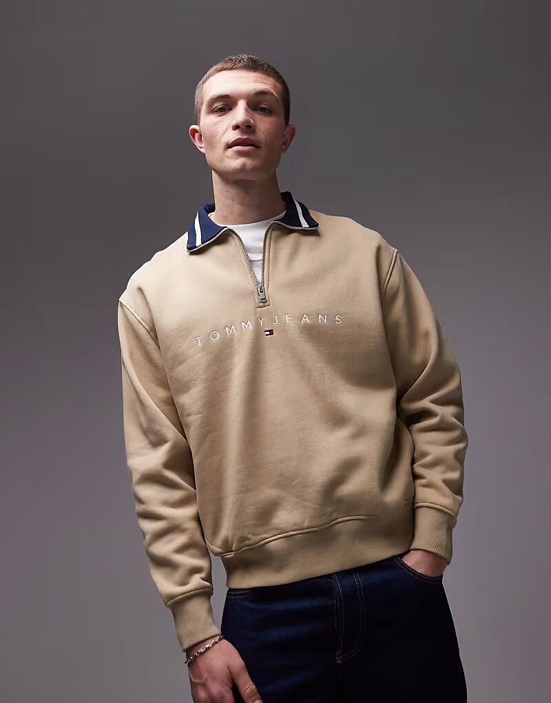 Толстовка Tommy Jeans с линейным логотипом и молнией на половину длины бежевого цвета 
Толстовка Tommy Jeans с линейным логотипом и молнией на половину длины бежевого цвета