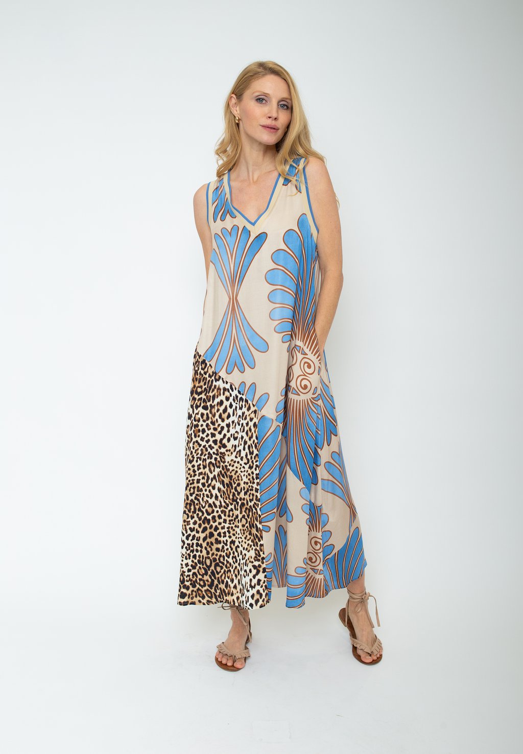 Платье макси Emily van den Bergh, мультиколор
Платье макси Emily van den Bergh, мультиколор