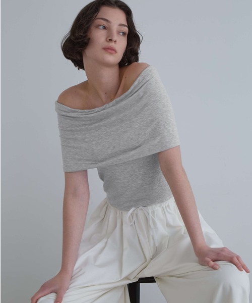 Топ с открытыми плечами и чашечками LE PHIL, серый
Топ с открытыми плечами и чашечками LE PHIL, серый