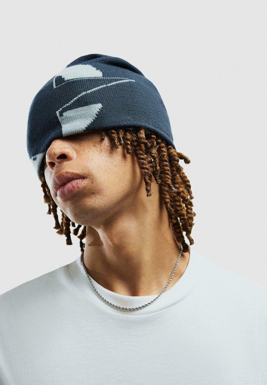 Шапка Bershka Beanie, Dark Blue
Шапка Bershka Beanie, Dark Blue