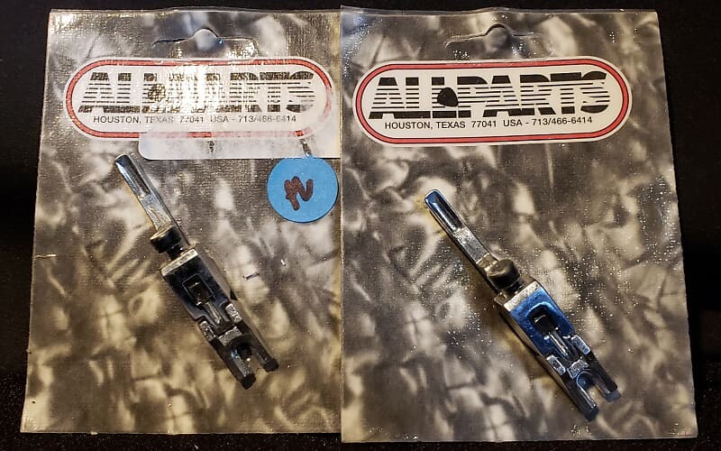 Хромированные седла с замками Allparts Locking Saddles
Хромированные седла с замками Allparts Locking Saddles