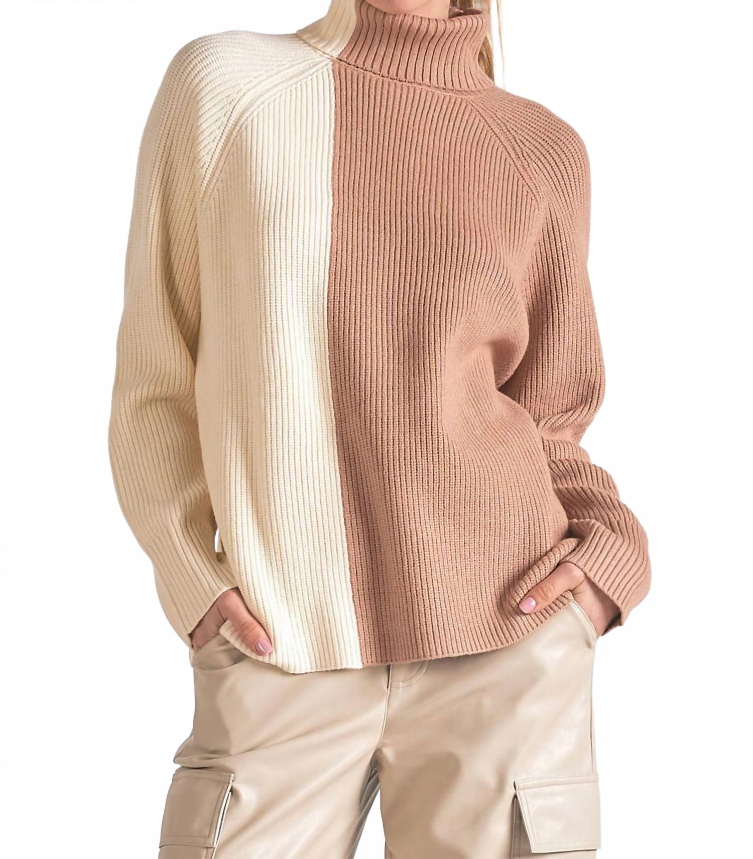 Водолазка в стиле колорблок бежевого цвета ELAN
Водолазка в стиле колорблок бежевого цвета ELAN