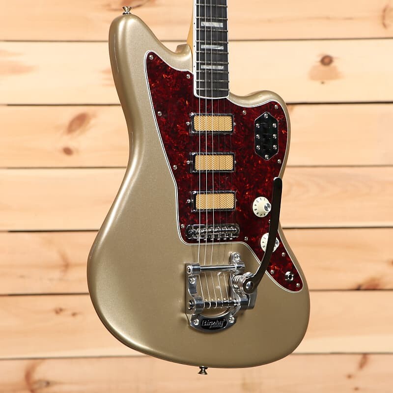 Fender Gold Foil Jazzmaster — Shoreline Gold — MX22305825
Fender Gold Foil Jazzmaster — Shoreline Gold — MX22305825