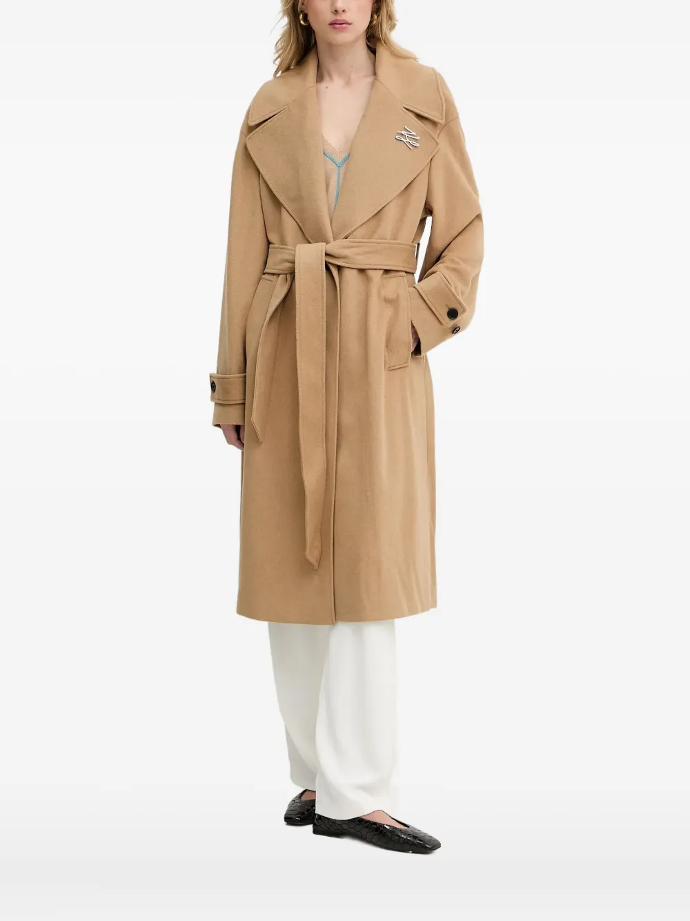Пальто с поясом и логотипом KARL LAGERFELD, нейтральный
Пальто с поясом и логотипом KARL LAGERFELD, нейтральный