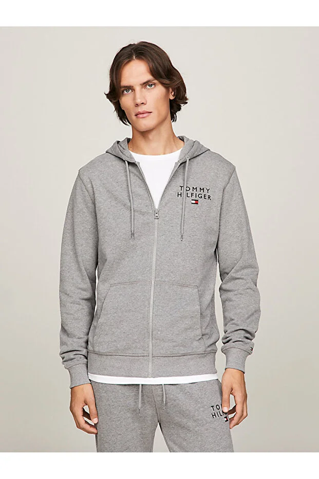 Толстовка Tommy Hilfiger на молнии
Толстовка Tommy Hilfiger на молнии