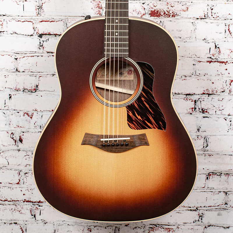 Taylor AD17e-SB American Dream 6-String Acoustic Electric - Верхняя дека из ситхинской ели - Нижняя дека и обечайка из орехового дерева с корпусом AeroCase
Taylor AD17e-SB American Dream 6-String Acoustic Electric - Верхняя дека из ситхинской ели - Нижняя дека и обечайка из орехового дерева с корпусом AeroCase