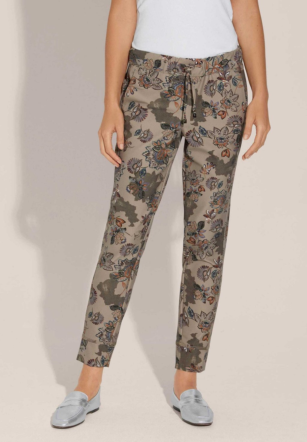 Спортивные штаны MADELEINE, серо-коричневый
Спортивные штаны MADELEINE, серо-коричневый