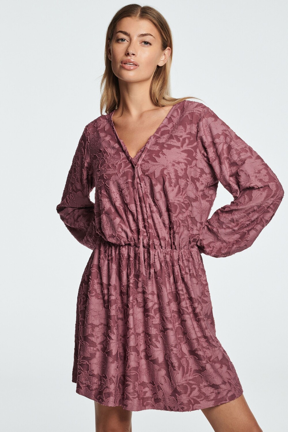 Фактурное мини-платье с цветочным принтом Next, фиолетовый 
Фактурное мини-платье с цветочным принтом Next, фиолетовый