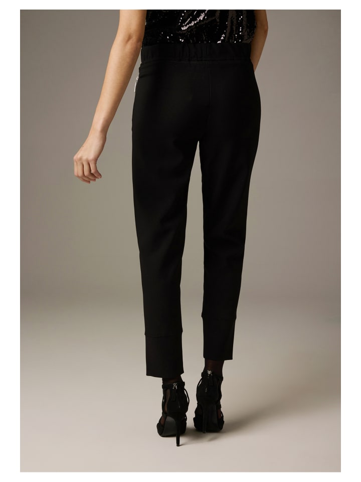 классные черные спортивные штаны More & More
классные черные спортивные штаны More & More