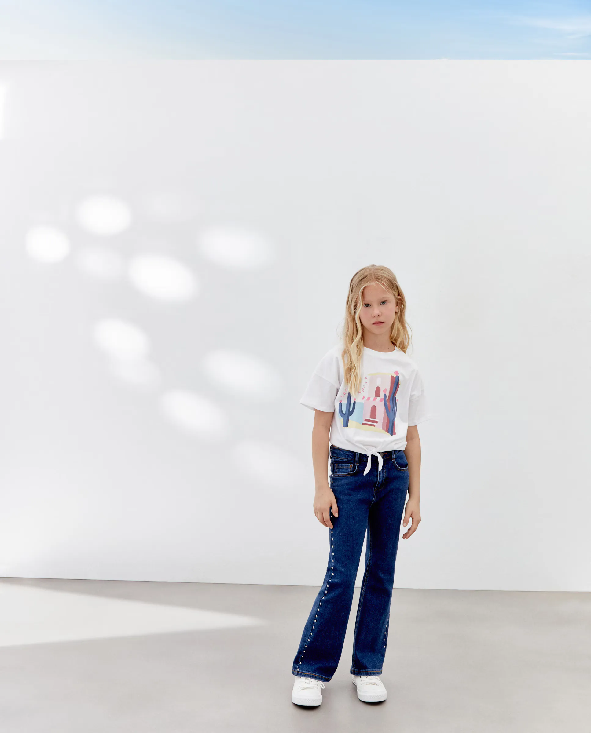 Джинсовые расклешенные брюки для девочки со стразами Kids El Corte Inglés, бледно-голубой 
Джинсовые расклешенные брюки для девочки со стразами Kids El Corte Inglés, бледно-голубой