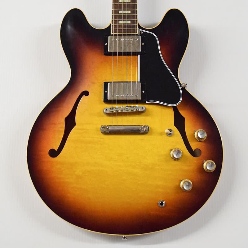 Gibson Custom 1964 ES-335 Reissue VOS Vintage Burst
Gibson Custom 1964 ES-335 Reissue VOS Vintage Burst