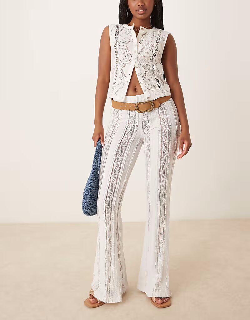 Брюки прямого кроя с фактурной отделкой ASOS DESIGN, расклешенные, белого цвета
Брюки прямого кроя с фактурной отделкой ASOS DESIGN, расклешенные, белого цвета