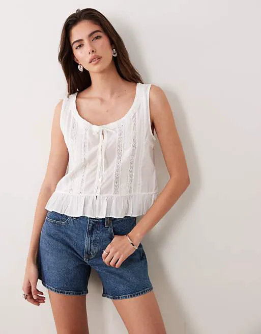 Джинсовые шорты прямого кроя с высокой посадкой Abercrombie & Fitch синего цвета индиго
Джинсовые шорты прямого кроя с высокой посадкой Abercrombie & Fitch синего цвета индиго