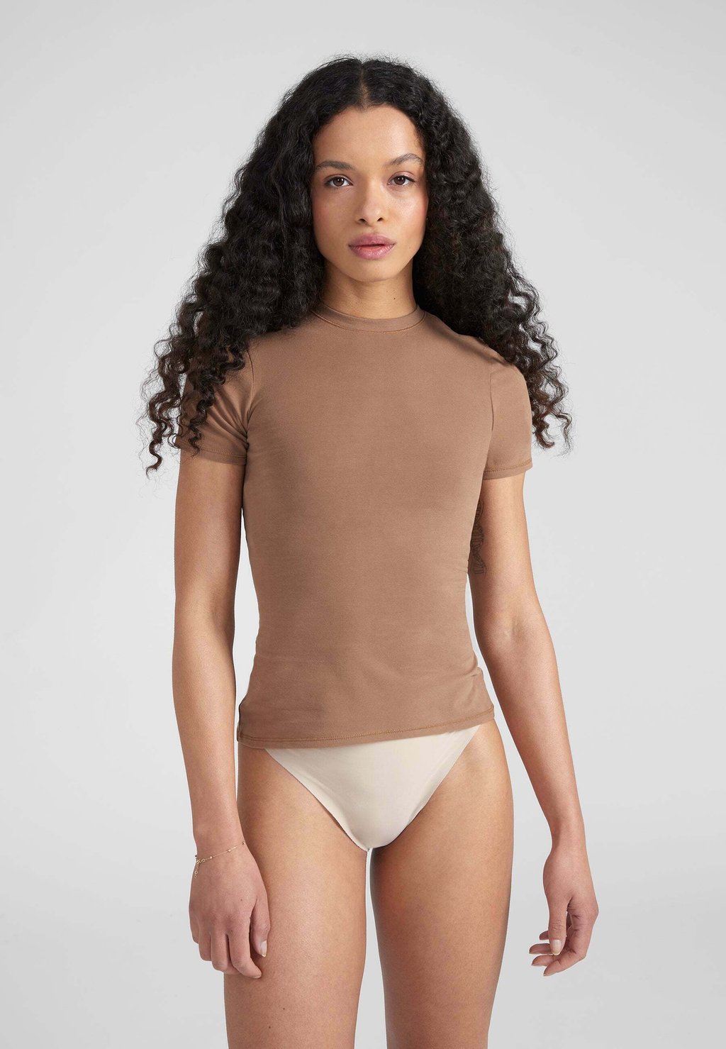 Базовая футболка Style Republic, коричневый
Базовая футболка Style Republic, коричневый