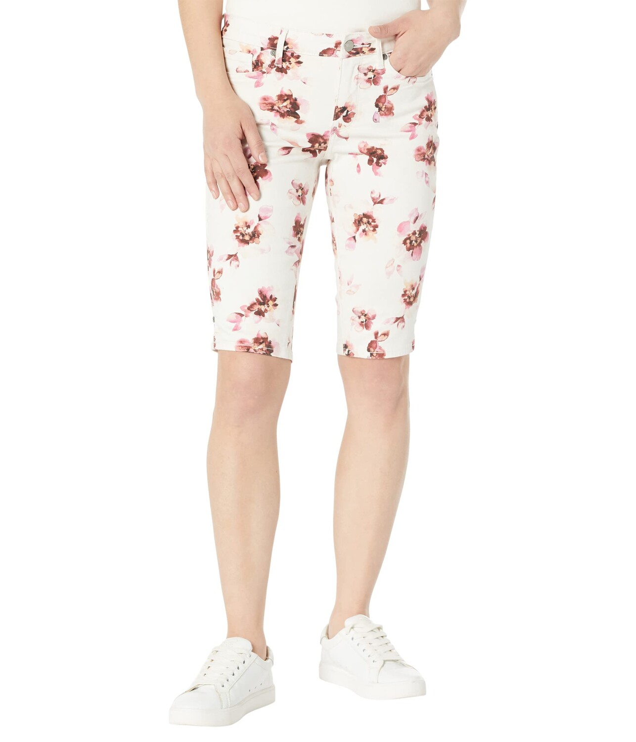 Шорты NYDJ, Petite Bike Capris w/ Rivet Side Seam in Bonnieux
Шорты NYDJ, Petite Bike Capris w/ Rivet Side Seam in Bonnieux