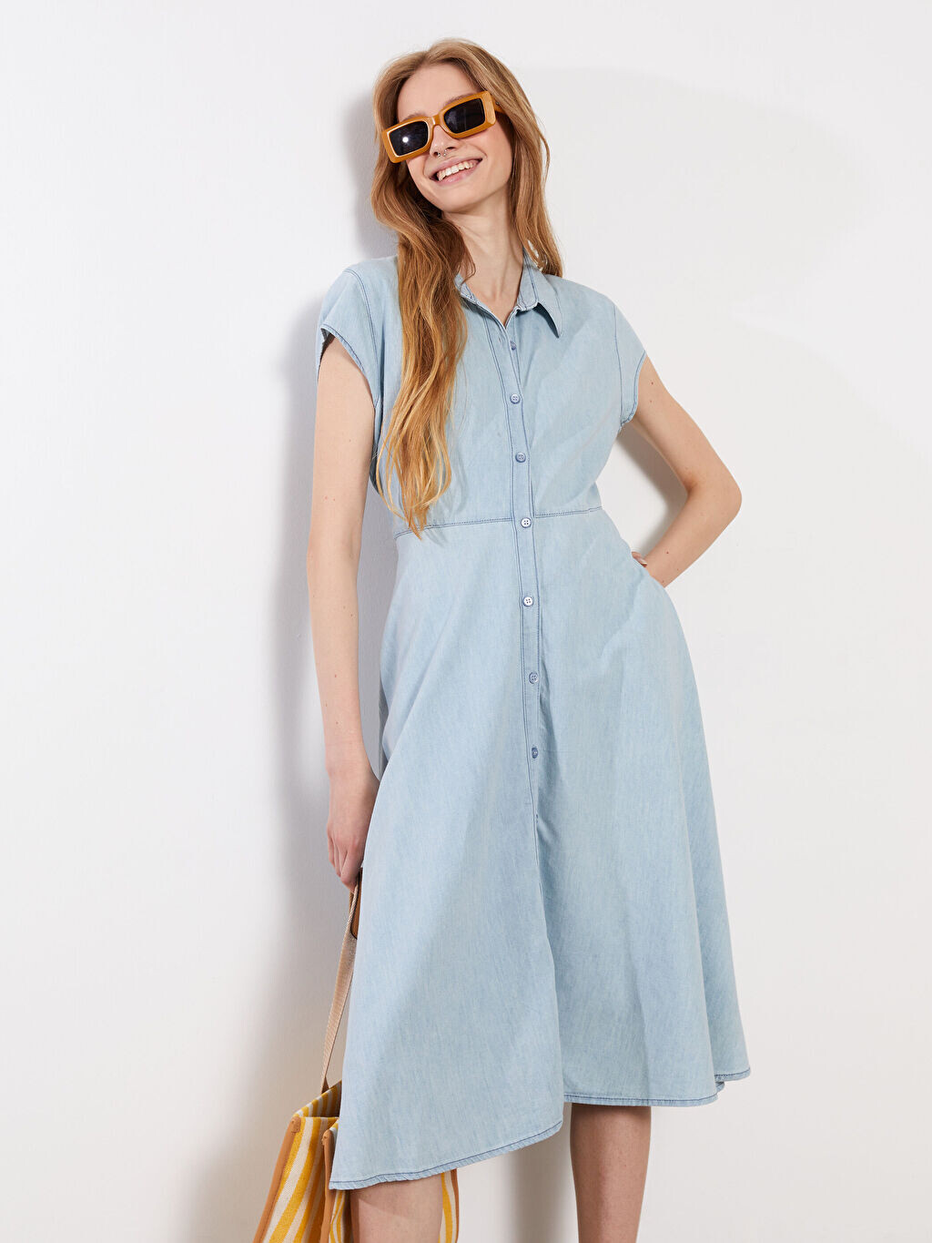 Женское джинсовое платье Rodeo с прямым воротником и короткими рукавами LCW Jeans
Женское джинсовое платье Rodeo с прямым воротником и короткими рукавами LCW Jeans