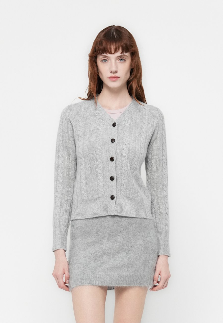 Кардиган pure cashmere CLASSIC CABLE CARDIGAN, Light Grey
Кардиган pure cashmere CLASSIC CABLE CARDIGAN, Light Grey