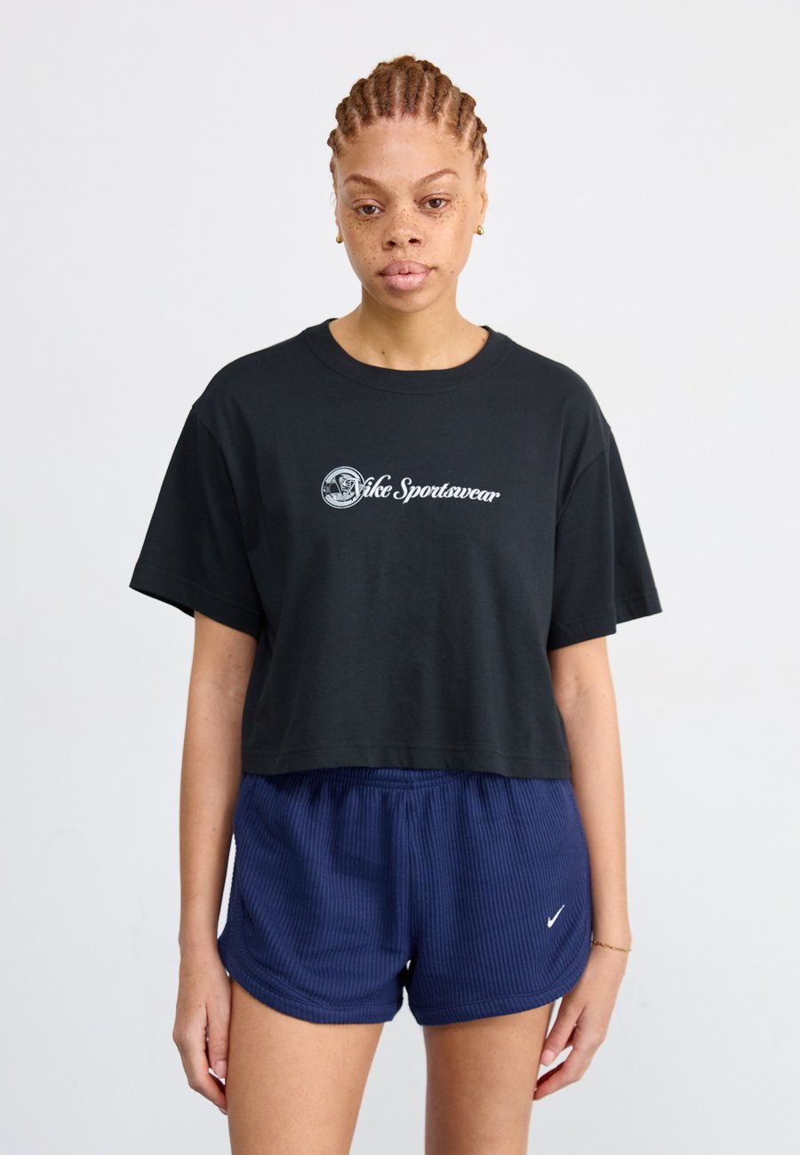 Футболка Nike Sportswear CLUB CROP TEE, Black, Черный, Футболка Nike Sportswear CLUB CROP TEE, Black
Футболка Nike Sportswear CLUB CROP TEE, Black, Черный, Футболка Nike Sportswear CLUB CROP TEE, Black