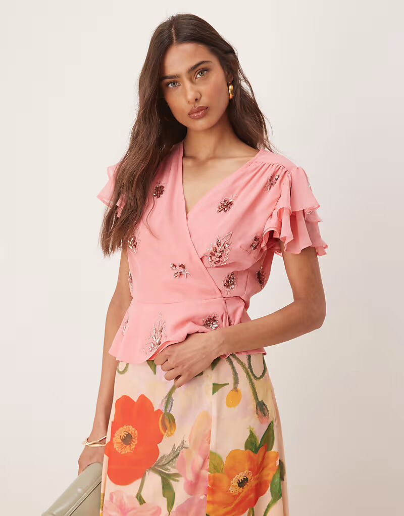 Топ-комбинация Hope & Ivy с оборками на рукавах, декорированный розовым цветом
Топ-комбинация Hope & Ivy с оборками на рукавах, декорированный розовым цветом