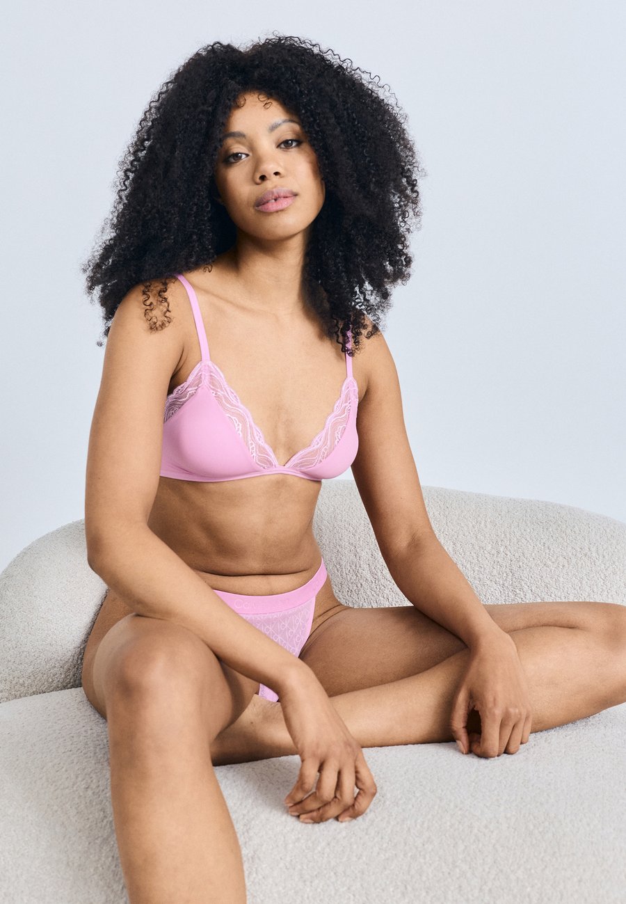 Бюстгальтер Calvin Klein Underwear TRIANGLE, Pink Essence/Pink
Бюстгальтер Calvin Klein Underwear TRIANGLE, Pink Essence/Pink