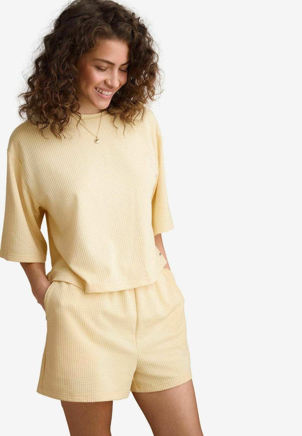 Пижама TEXTURED SET - Pyjama set Next, желтый
Пижама TEXTURED SET - Pyjama set Next, желтый