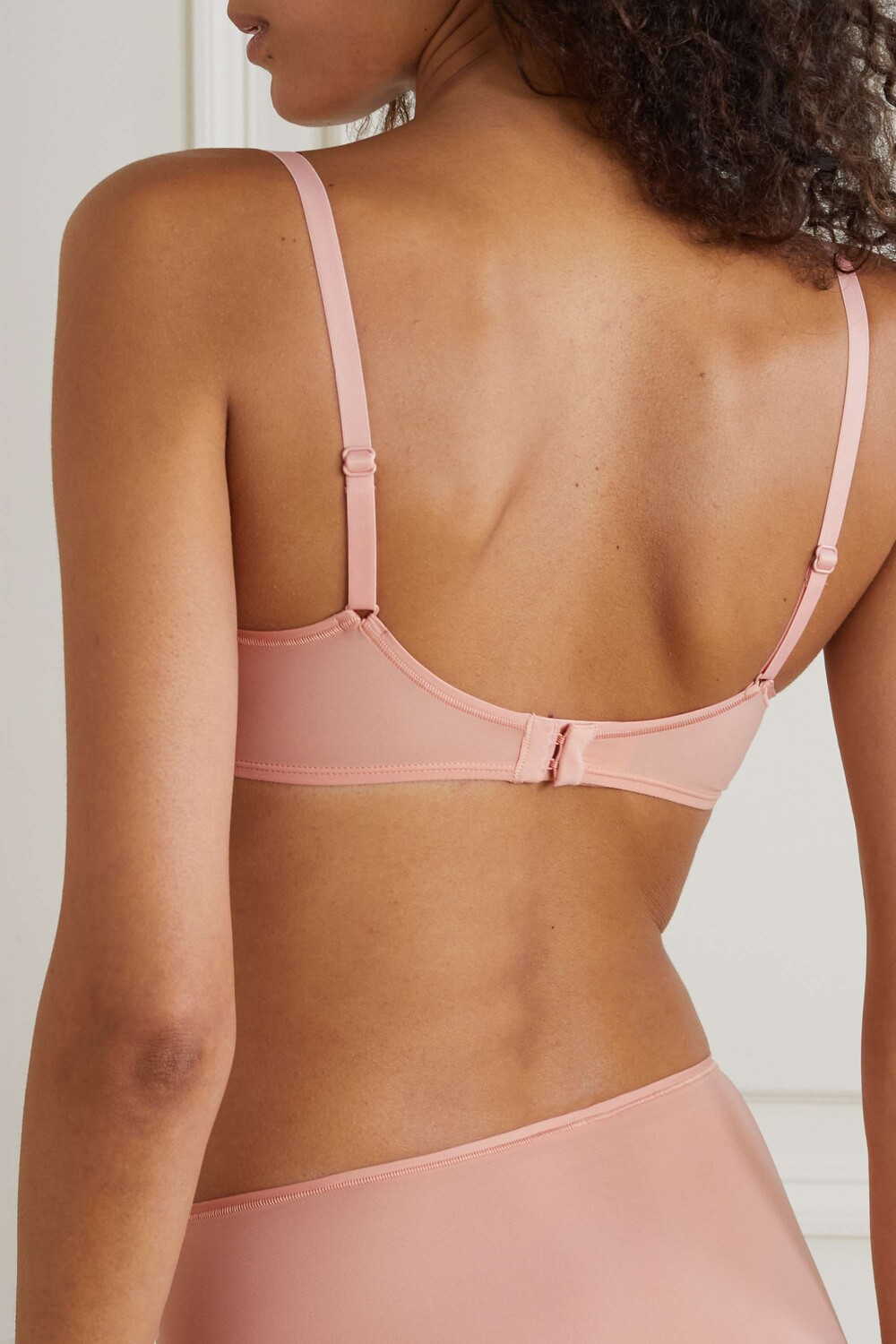 ERES бюстгальтер Lydia Soyeuse с треугольными чашечками из эластичного джерси с отделкой пико, розовый
ERES бюстгальтер Lydia Soyeuse с треугольными чашечками из эластичного джерси с отделкой пико, розовый